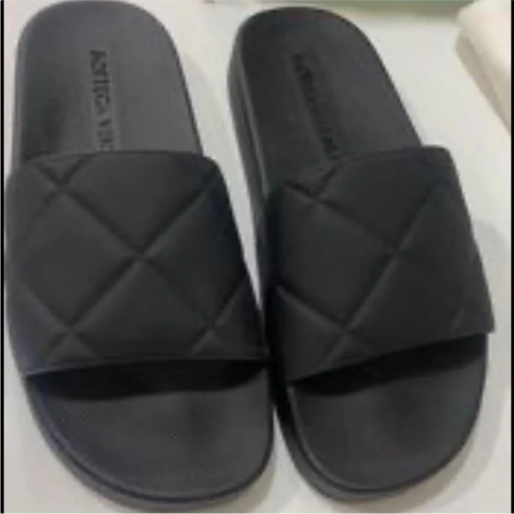 Bottega Veneta Quilted Black Rubber Men's Sandals